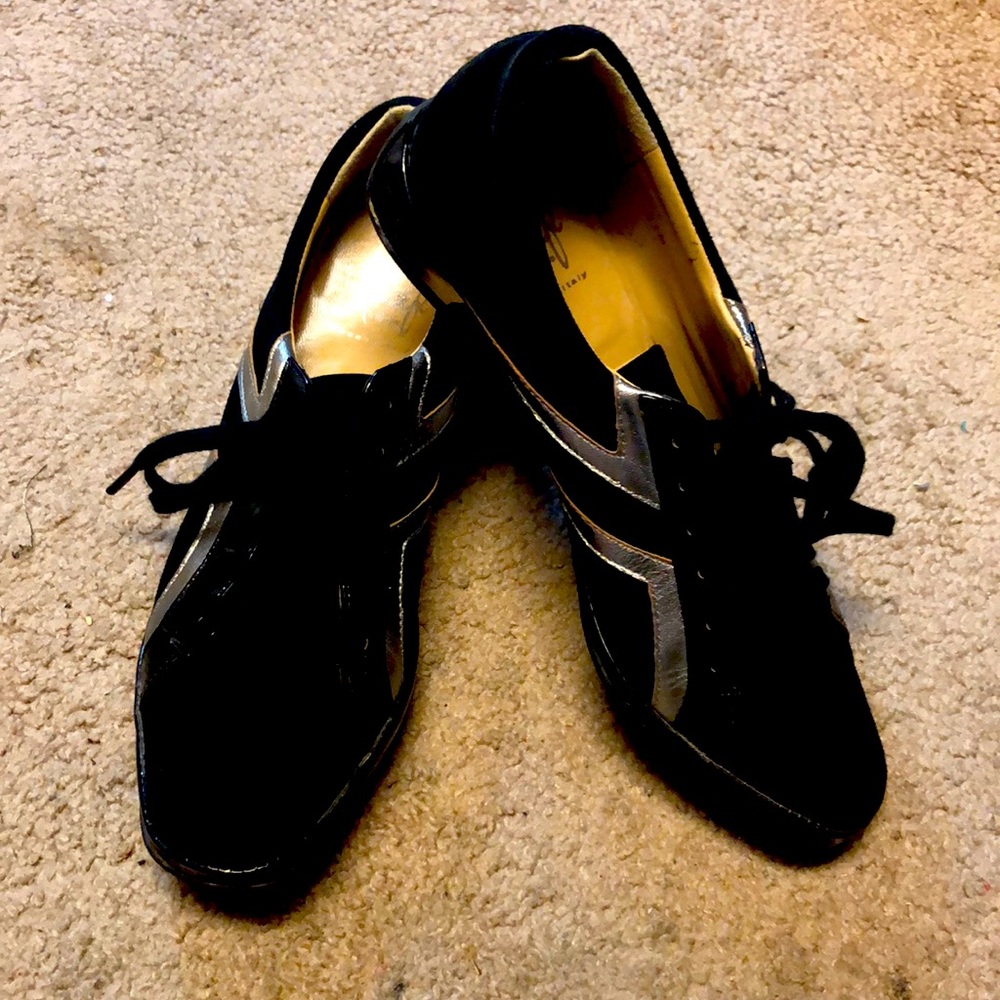 Amalfi black & silver suede & patent leather dressy sport shoe.  Size 8.5 M